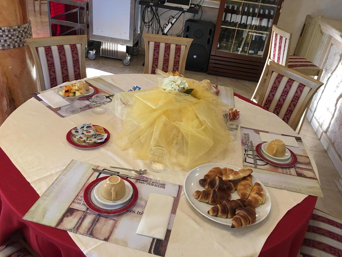 Il Salice Hotel Civitella Del Tronto ภายนอก รูปภาพ